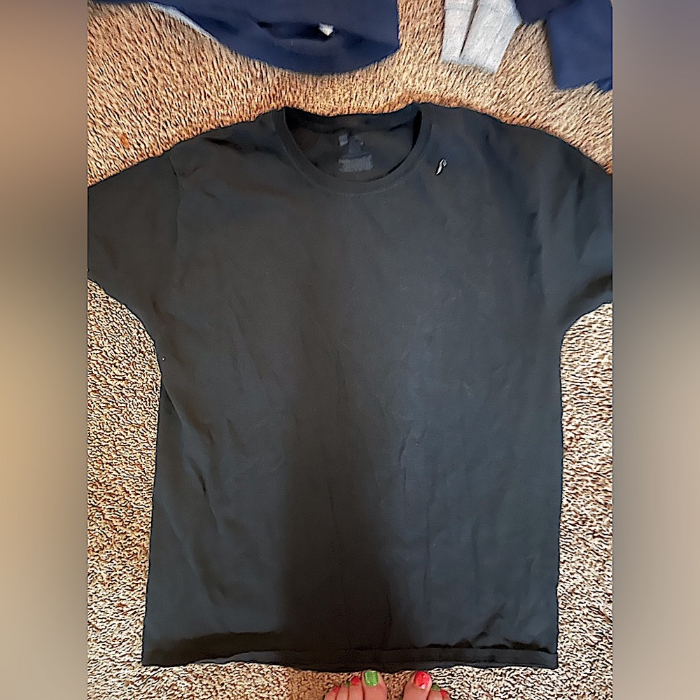 Hanes Mens black shirt size Medium